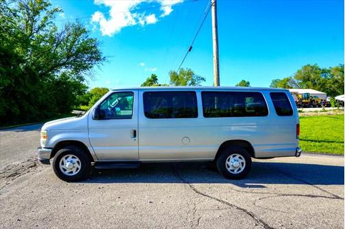 2009 Ford E350 Super Duty XLT