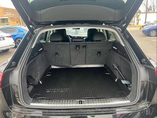 2021 Audi e-tron Premium Plus