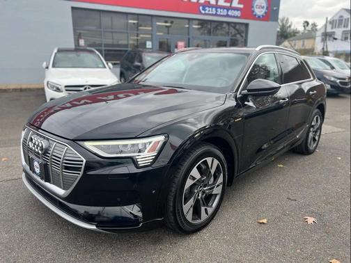 2021 Audi e-tron Premium Plus