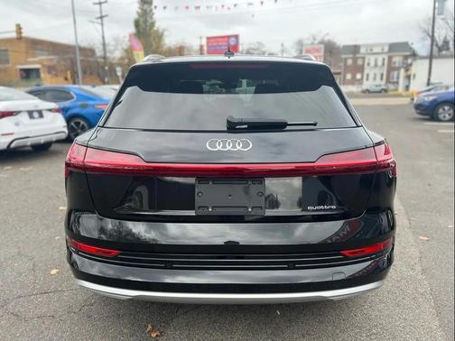 2021 Audi e-tron Premium Plus