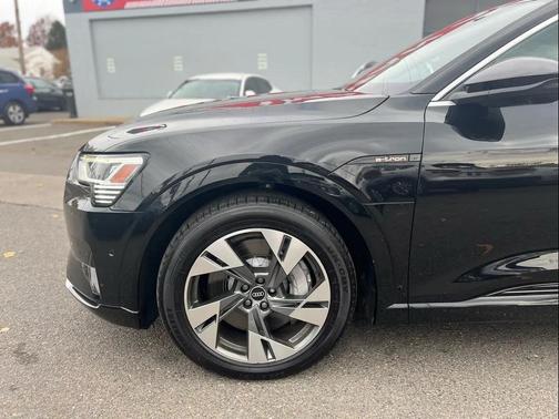 2021 Audi e-tron Premium Plus