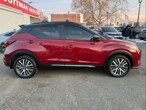 2021 Nissan Kicks SR