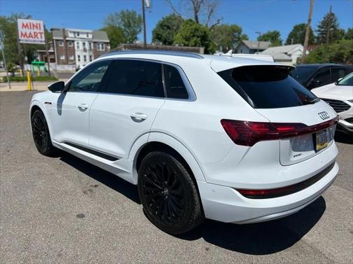 2019 Audi e-tron Premium Plus