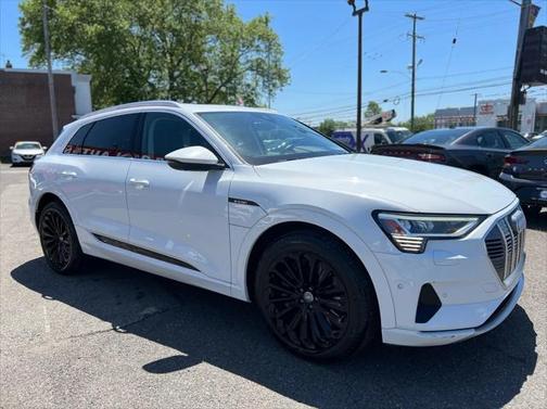 2019 Audi e-tron Premium Plus