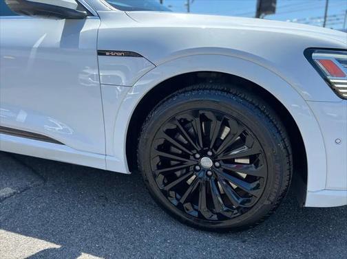 2019 Audi e-tron Premium Plus