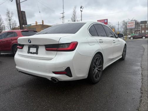 Mineral White Metallic 2019 BMW 330