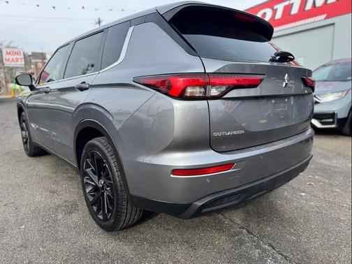 2023 Mitsubishi Outlander SE Black Edition 2WD