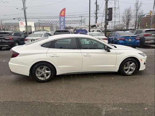 2023 Hyundai SONATA SE