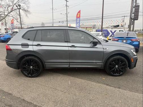 2021 Volkswagen Tiguan 2.0T SE R-Line Black