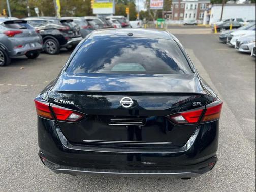 2021 Nissan Altima SR FWD