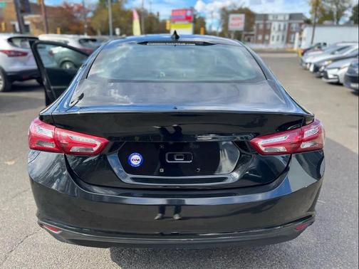 2022 Chevrolet Malibu FWD LT