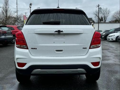 White 2021 Chevrolet Trax LT