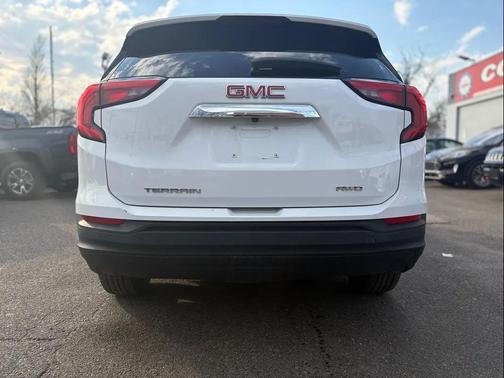 Summit White 2021 GMC Terrain SLE