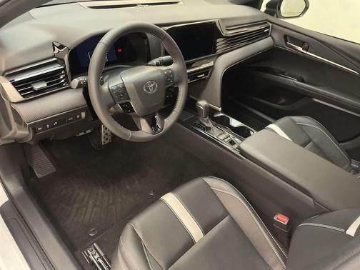 Ice Cap 2025 Toyota Camry SE