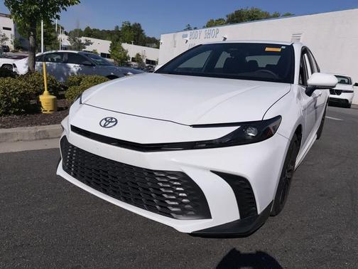 Ice Cap 2025 Toyota Camry SE
