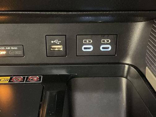 Ice Cap 2025 Toyota Camry SE