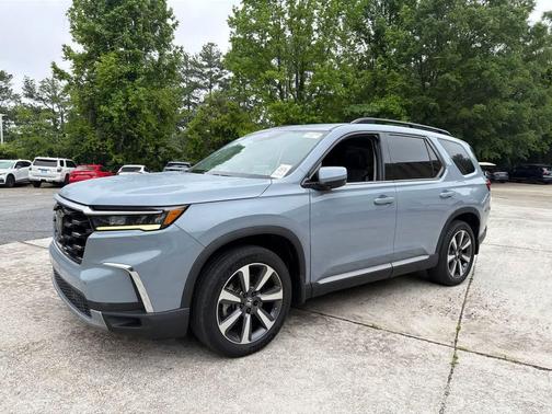 Sonic Gray Pearl 2023 Honda Pilot Touring 8-Passenger