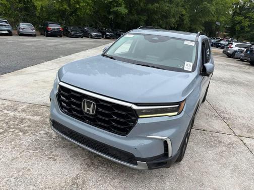 Sonic Gray Pearl 2023 Honda Pilot Touring 8-Passenger