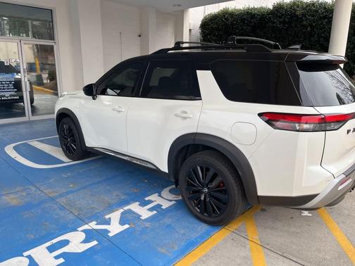 2023 Nissan Pathfinder Platinum 4WD