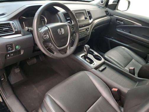Crystal Black Pearl 2019 Honda Ridgeline RTL