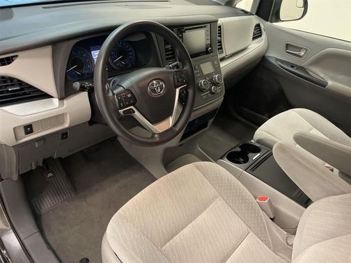 2020 Toyota Sienna LE