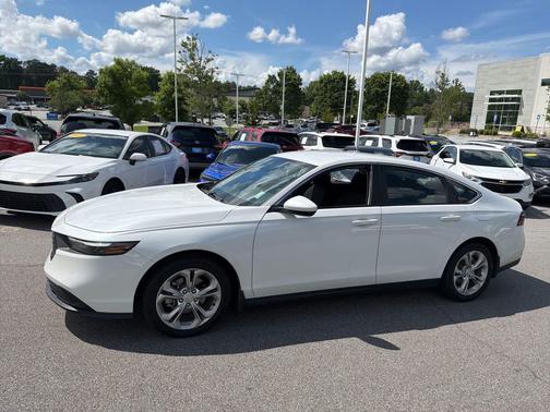 Platinum White Pearl 2023 Honda Accord LX 1.5T