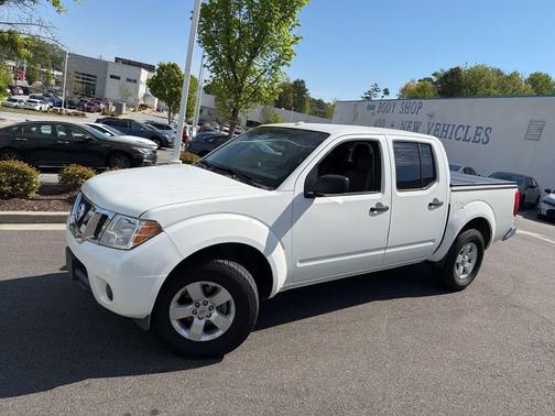 Glacier White 2013 Nissan Frontier SV