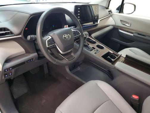 Celestial Silver Metallic 2023 Toyota Sienna XLE