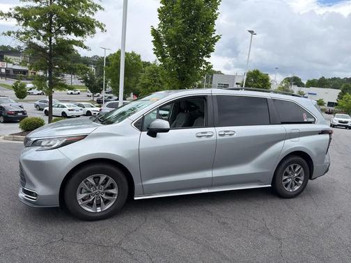 Celestial Silver Metallic 2023 Toyota Sienna XLE