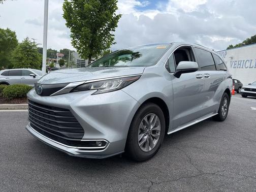 Celestial Silver Metallic 2023 Toyota Sienna XLE