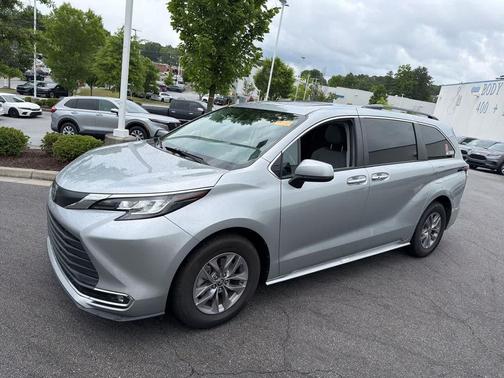 Celestial Silver Metallic 2023 Toyota Sienna XLE