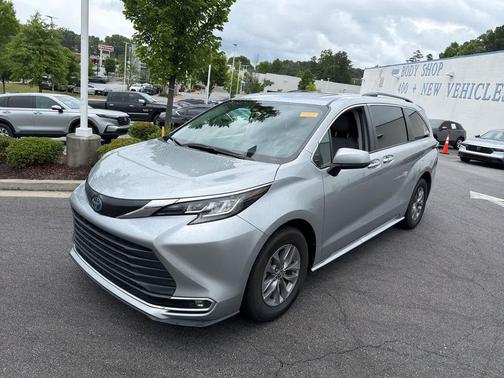 Celestial Silver Metallic 2023 Toyota Sienna XLE