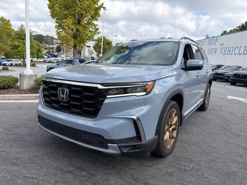 Sonic Gray Pearl 2024 Honda Pilot Touring 8-Passenger