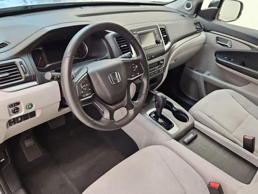 Lunar Silver Metallic 2019 Honda Pilot LX