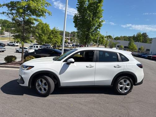 Platinum White Pearl 2023 Honda HR-V LX