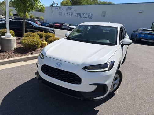 Platinum White Pearl 2023 Honda HR-V LX