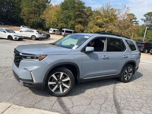 2025 Honda Pilot Touring 8-Passenger