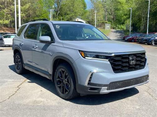 2025 Honda Pilot Touring 8-Passenger