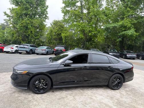Crystal Black Pearl 2025 Honda Accord SE