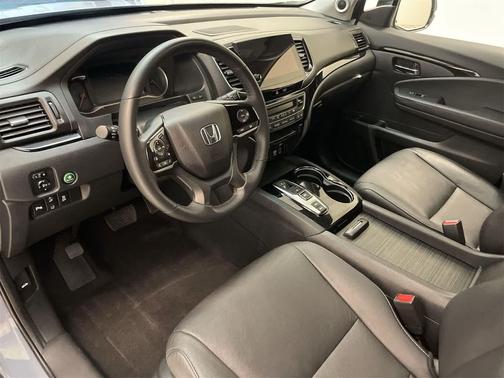 2022 Honda Pilot Touring 8-Passenger