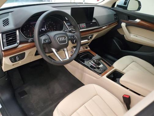 2024 Audi Q5 40 Premium