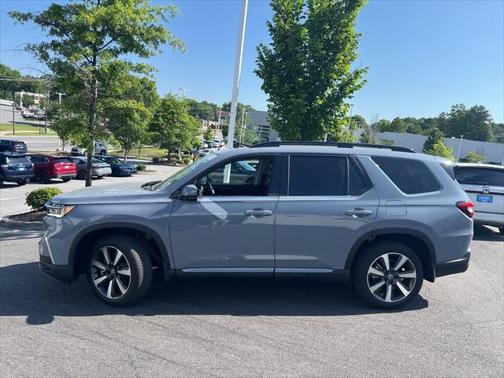 2025 Honda Pilot Touring 8-Passenger