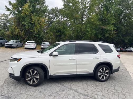 2025 Honda Pilot Touring 8-Passenger