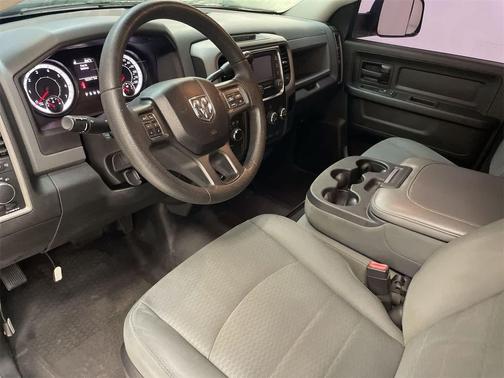 2017 RAM 2500 Tradesman Crew Cab 4x4 6'4' Box