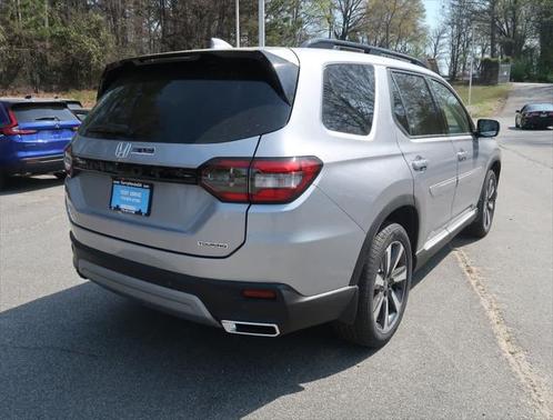 2025 Honda Pilot Touring 8-Passenger