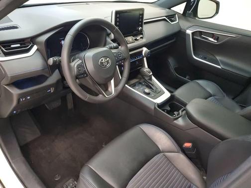 Blizzard Pearl/Midnight Black Metallic 2021 Toyota RAV4 Hybrid SE