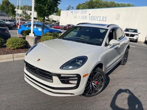 2025 Porsche Macan Base
