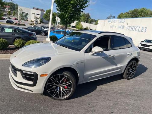 2025 Porsche Macan Base