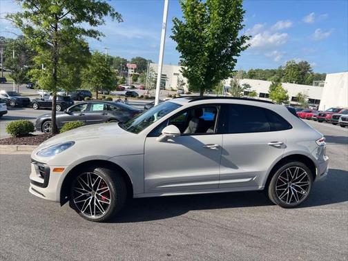 2025 Porsche Macan Base