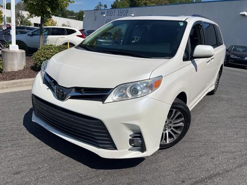 2019 Toyota Sienna XLE